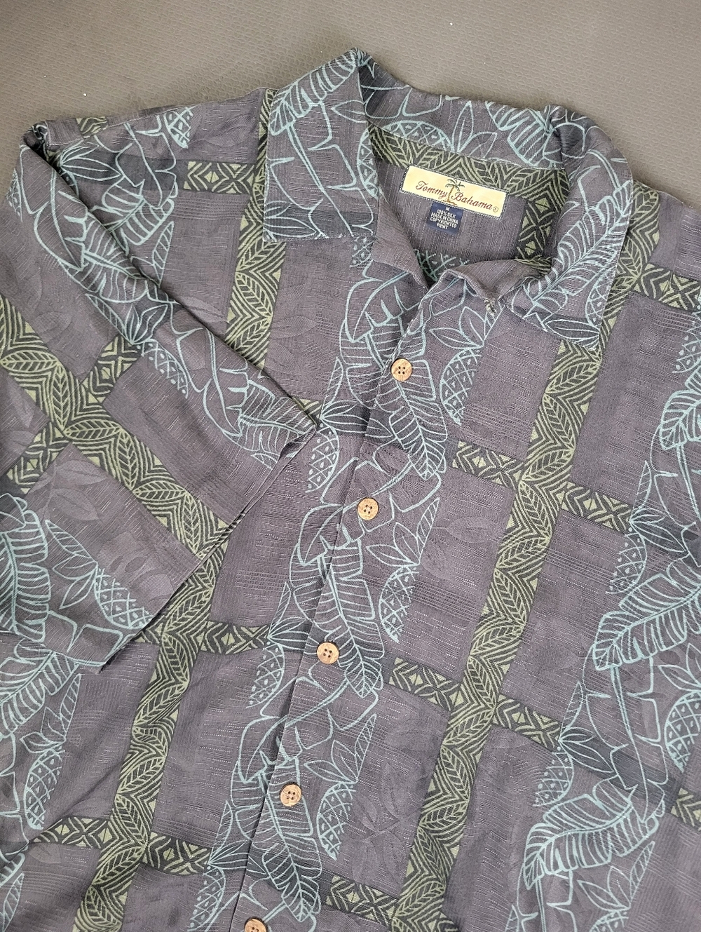 TOMMY BAHAMA Men's 100% Silk Gray Printed Button Front Shirt Size Medium